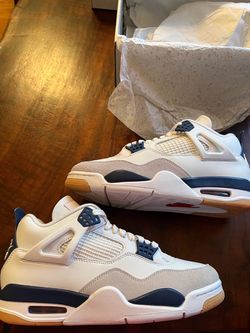 Navy Jordan 4 size 8.5