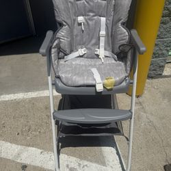 Graco Slim Snacker Highchair (NEVER USED)