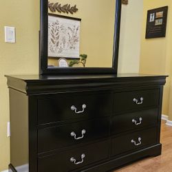 Clean and Nice Black 6 Drawer Dresser + Mirror. 
