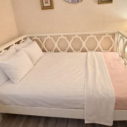 Pottery Barn Full Size Day Bed