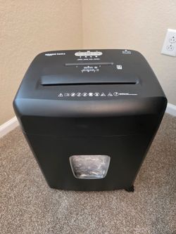 Amazon Basics 15-Sheet Cross Cut Paper Shredder for Home and Office, CD/Credit Card Shredder with 6 Gallon Wastebasket, Black