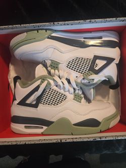 Jordan 4 women's size 7