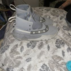 Under Armor Ladies Shoes Size 7.5