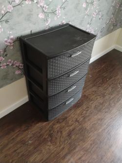 4 Drawer Dresser Set