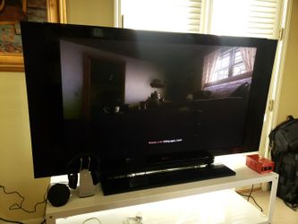 60in Pioneer KUROS. Stand original remote and speakers