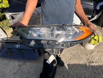2017-2020 FORD FUSION LEFT HID HEADLIGHT