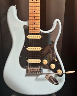 Fender Limited Edition Player Player HSS, Maple Fingerboard 2022 - Sonic Blue W/ Matching case