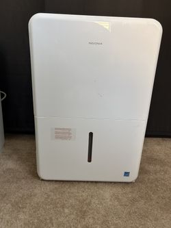 Insignia™ - 35-Pint Dehumidifier - White