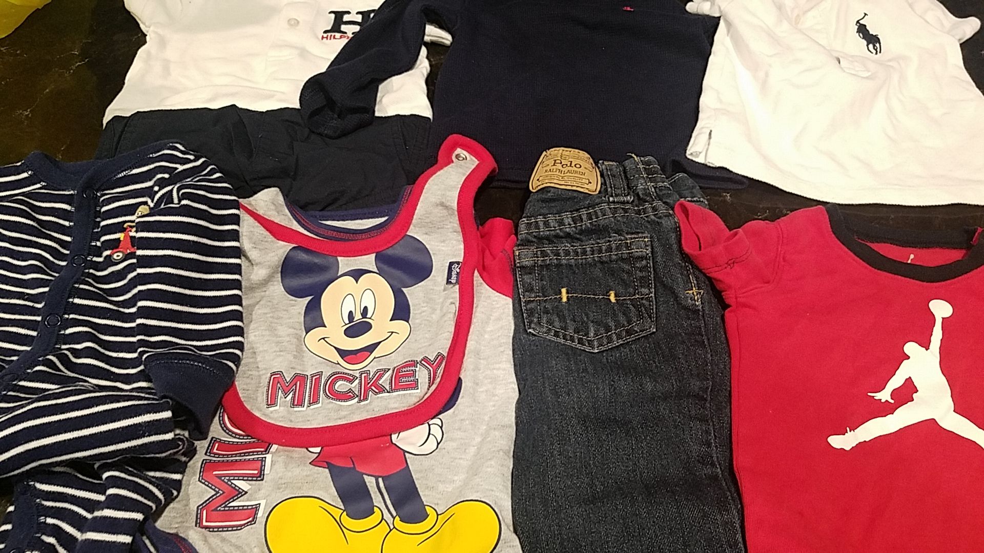 Baby clothes good conditions$7 dls