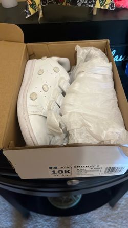 Hello kitty adidas 10c