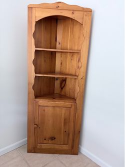 Corner shelving