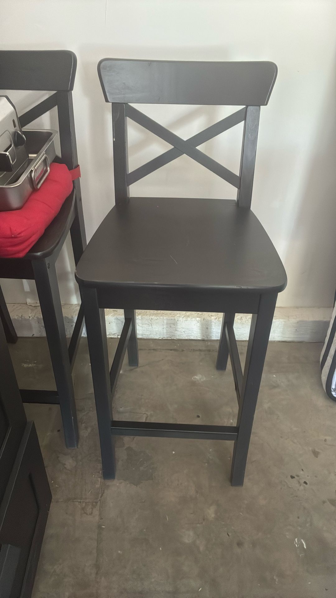 Set a four countertop stools