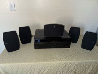 Complete Yamaha RX-V385 Bluetooth 5.1-channel 4K A/V receiver with 5 Yamaha Surround Sound Speakers in good working condition