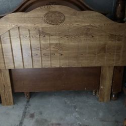 FULL SIZE WOOD BED HEADBOARD AND METAL FRAME