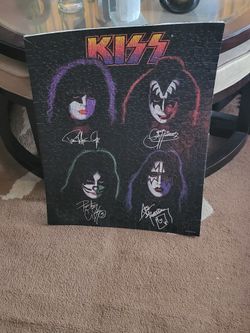 Kiss Puzzle Picture