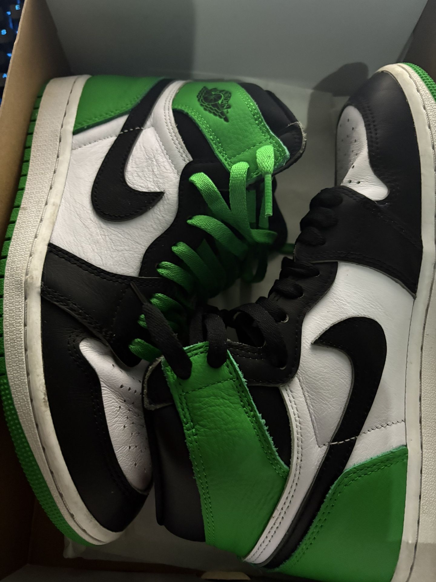 Jordan 1 Retro High OG ‘Lucky Green’ Size 8’5