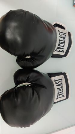 Boxing gloves