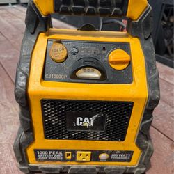 CAT CJ1000CP Professional Power Station w/ Jump Starter & Outlets