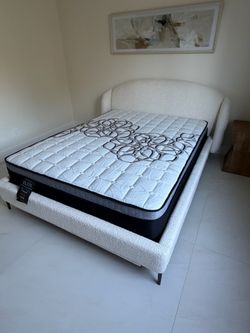 Elite Midnight Pro queen size mattress pillow top 12”. New mattress in a plastic sealed Venta de colchones ☎️📲call or Tex (213)713-74-89 Hab