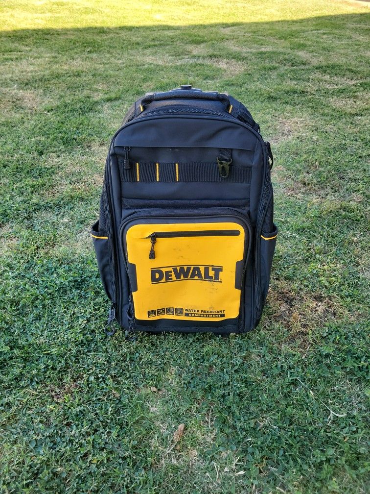 Dewalt Toolbag/Backpack with wheels