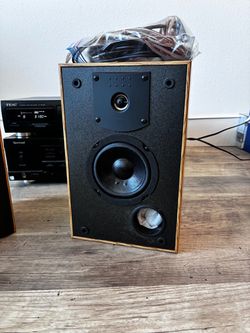JBL Bookshelf Speaker with Wood Cabinet