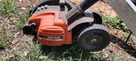Black & Decker Edge Hog 2 in 1 edger/trencher. Electric cord included.