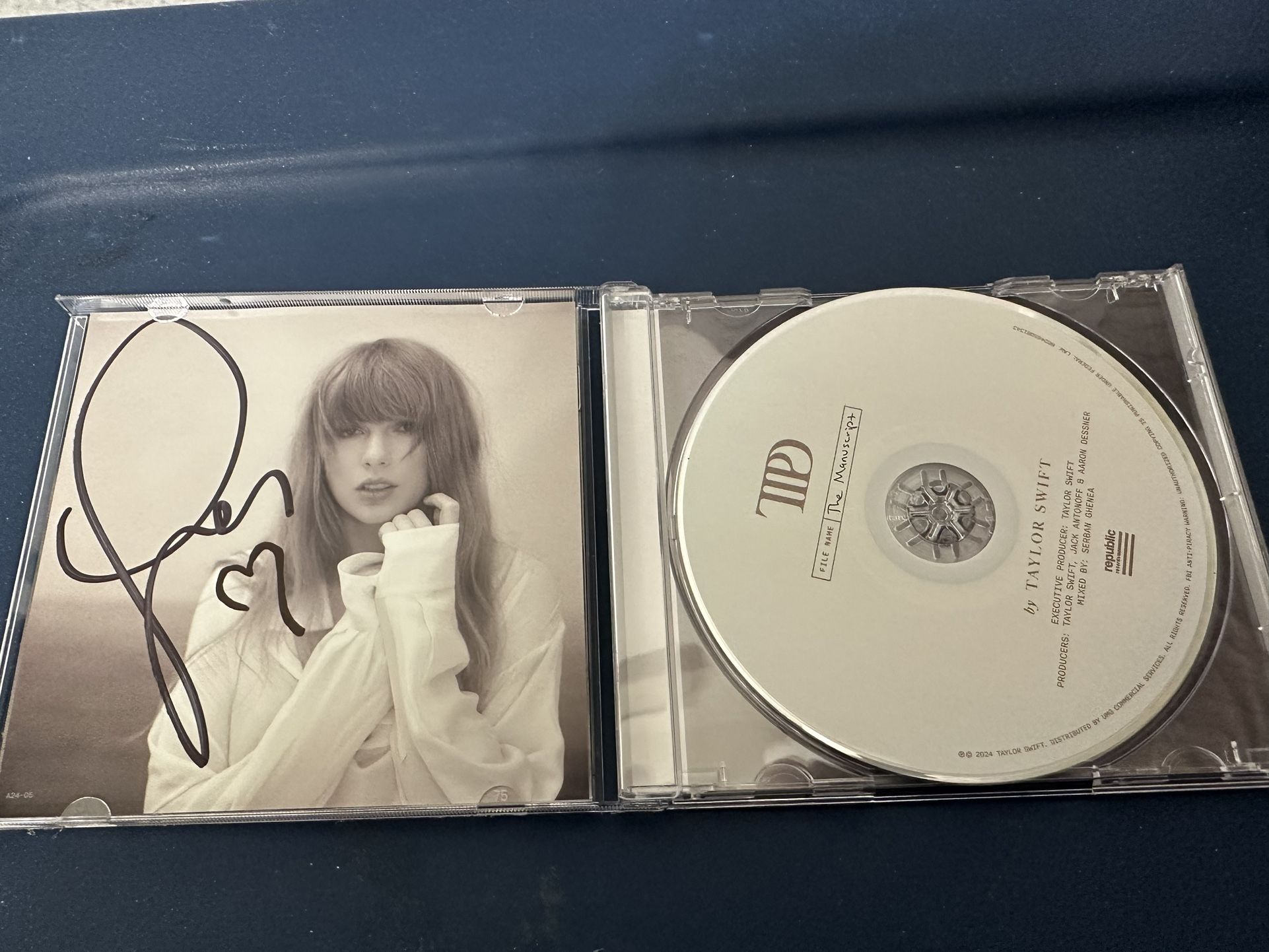 Taylor Swift - Tortured Poets Department CD + The Manuscript & SIGNED Photo w/ Heart