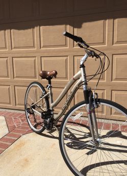 Women's schwinn clear online creek comfort bike