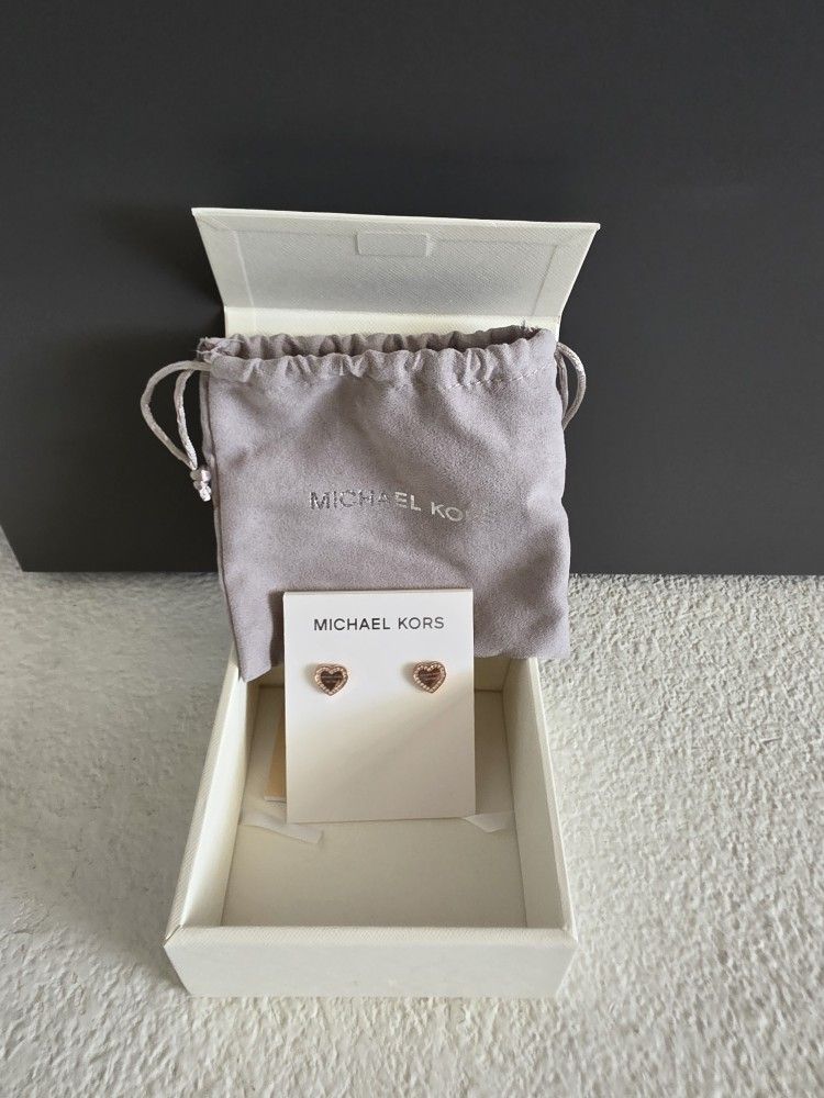 💎 Michael Kors Heritage Heart Earrings – Rose Gold, Brand New 💎