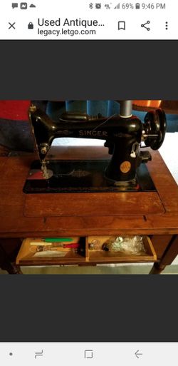 Vintage Singer Sewing Machine Model 66 With Stand/Table - Works