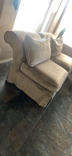  Sofa/ Chairs 