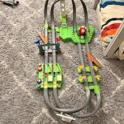 Electric Mario Kart hot wheels deluxe circuit track