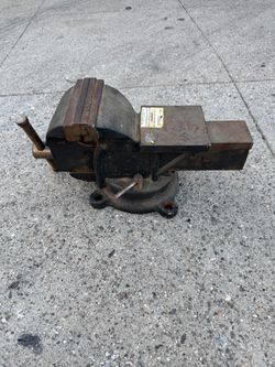 Pittsburgh 5-inch Heavy-duty Bench Vise