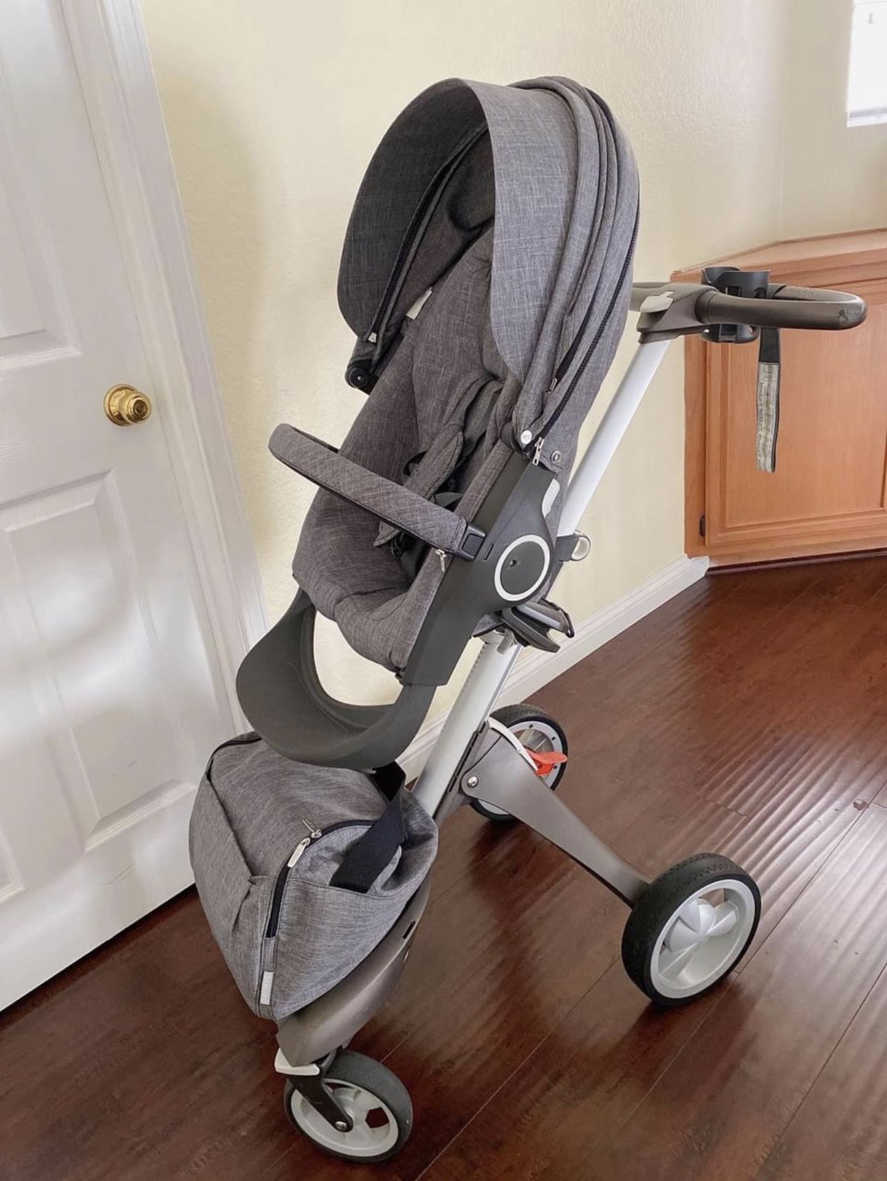 travel stroller with standing board Venice Child Ventura Single to Double Sit-and-Stand 200M Components:Hook Included Dua Lipa turns up large basket
