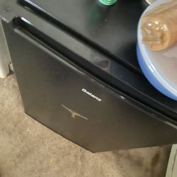 Mini fridge with full freezer 