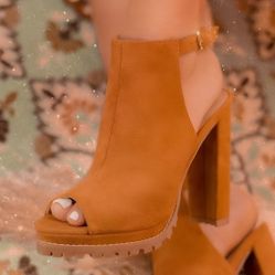 Just In   Jackie  Heel  