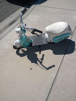 Scooter eléctrica para niños en buenas condiciones