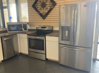 Stainless Steel GE Kitchen Set *AS IS, NO EXCHANGE*