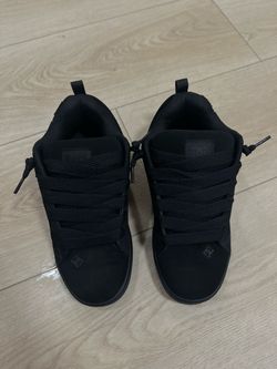 Black DC Shoes