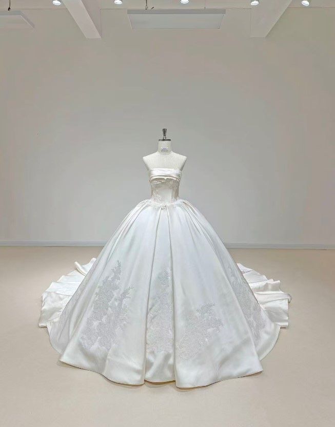 Classic Off-shoulder Ball Gown Wedding Dress - Wore Once, Brand New Condition!