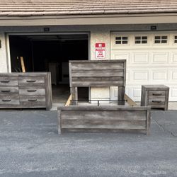 3pc BEAUTIFUL ASHLEYS furniture Queen BEDROOM DRESSER SEt