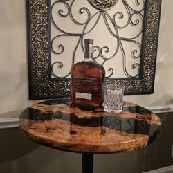 Luxury High-Gloss Epoxy Round Table – Handmade And Custom