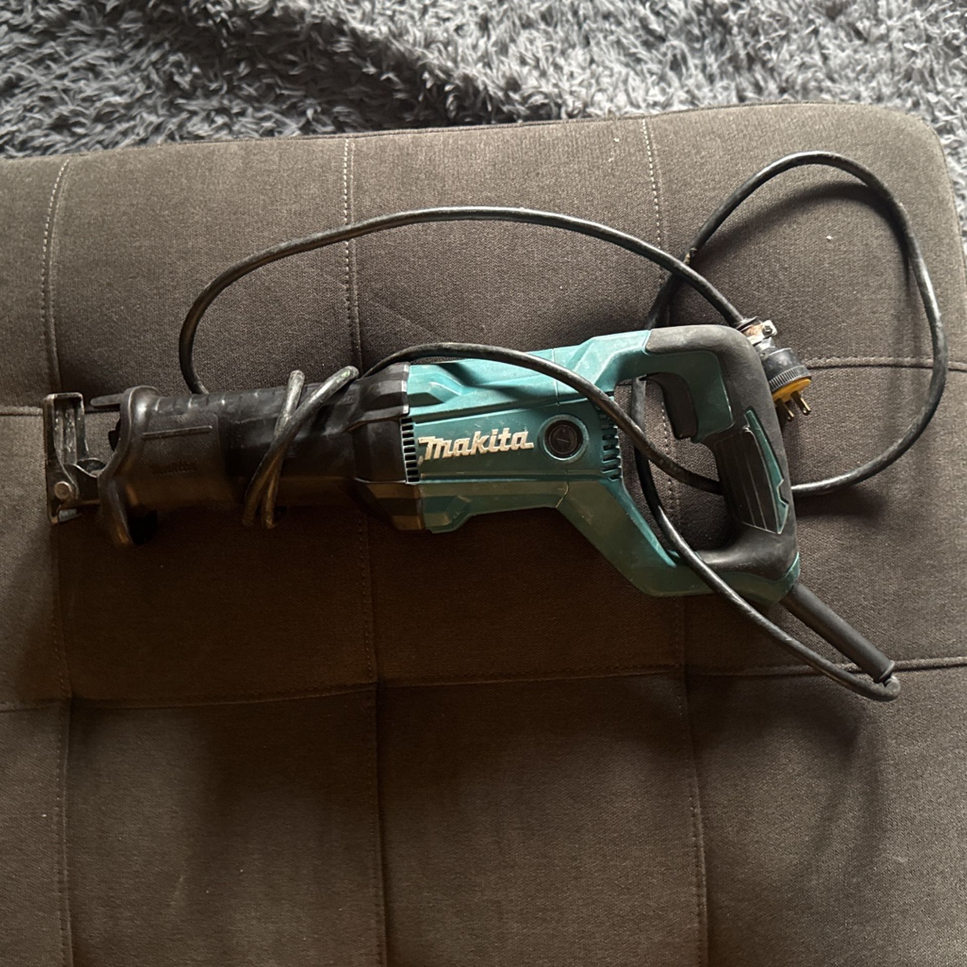 12 Amp Corded Reciprocating Saw