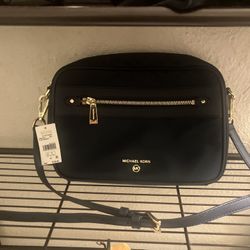 Michael Kors Hand Bag With Tag Still On It. 