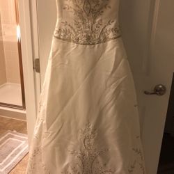 Casablanca wedding gown size 4, ivory