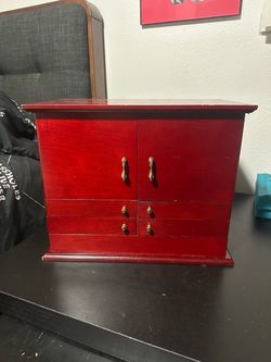 Lori Greiner Jewelry Box