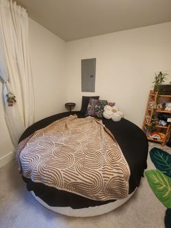Round bed