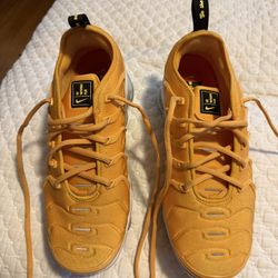 Smile  Nike Vapormax Like New 