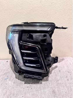 2025 to 2026 GMC YUKON HEADLIGHT RH