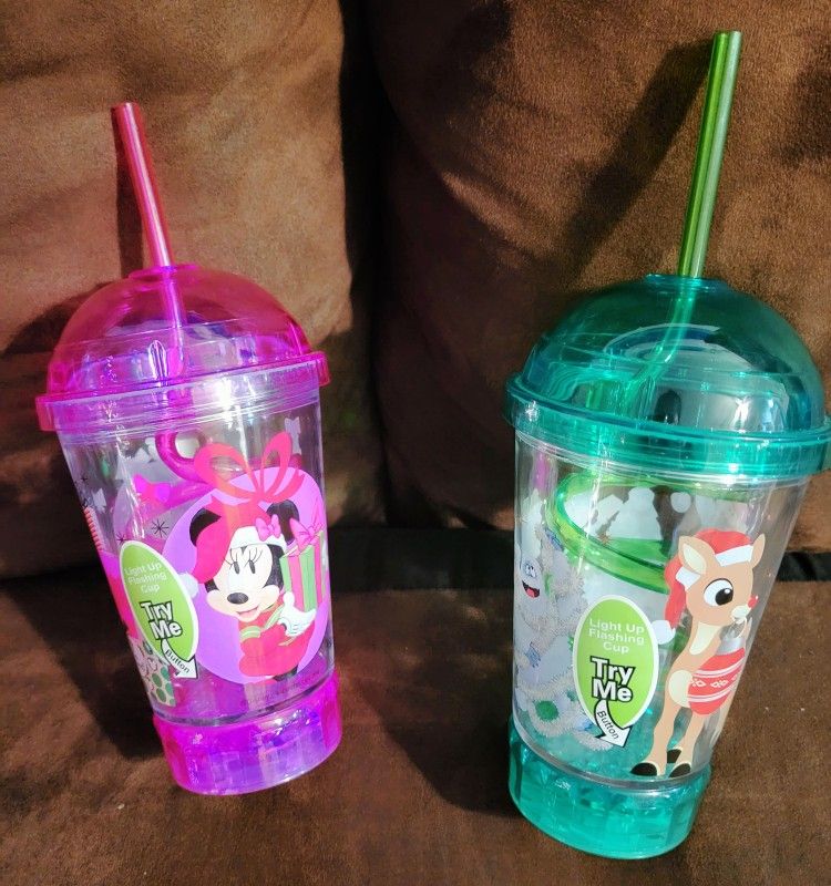 LIGHT UP HOLIDAY CUPS WITH STRAWS 